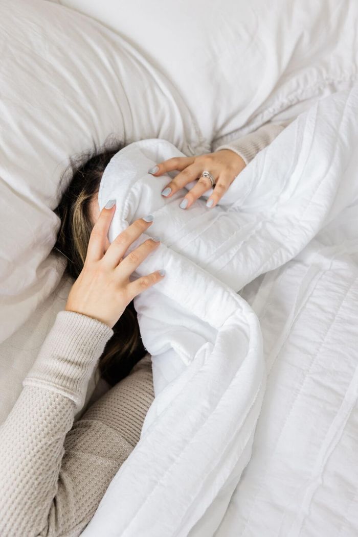 woman having trouble sleeping after hysterectomy